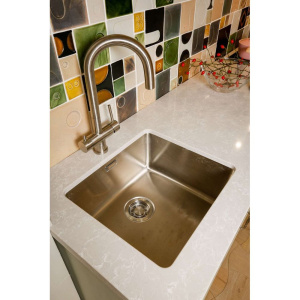 Купить Комплект Мойка кухонная Omoikiri TADZAVA 44-U-IN Quadro нержавеющая сталь + Смеситель Shinagawa BN нержавеющая сталь в Москве с доставкой Комплект Мойка кухонная Omoikiri TADZAVA 44-U-IN Quadro нержавеющая сталь + Смеситель Shinagawa BN нержавеющая сталь