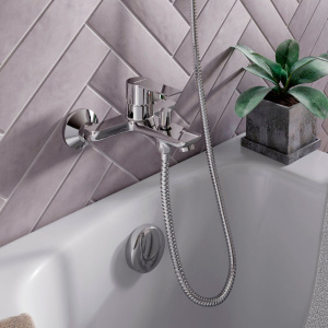 Купить Душевая стойка STWORKI Хельсинки HFSG97000 + Смеситель для ванны с душем STWORKI Хельсинки HFHS10000 хром в Москве с доставкой Душевая стойка STWORKI Хельсинки HFSG97000 + Смеситель для ванны с душем STWORKI Хельсинки HFHS10000 хром