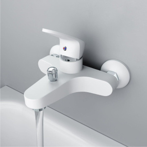 Купить Смеситель для ванны с душем Dorff Alpha D9010000WH белый в Москве с доставкой Смеситель для ванны с душем Dorff Alpha D9010000WH белый