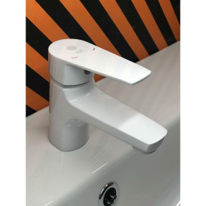 Смеситель для раковины Orange Loop M26-021W белый