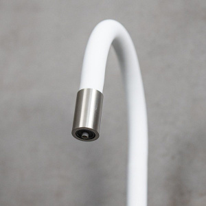 Смеситель для кухни Lemark Comfort LM3075BN-White с гибким изливом, никель, белый